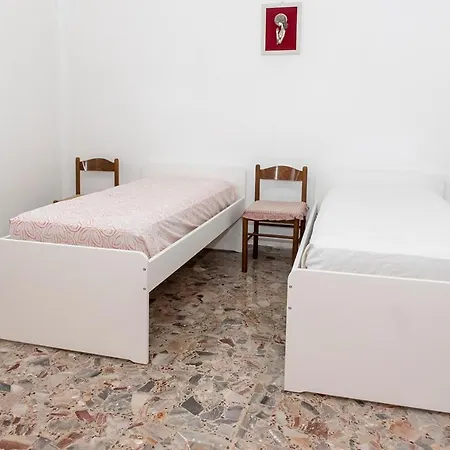 A20 - Poggio, Singola Con Corte * Poggio (Marche)